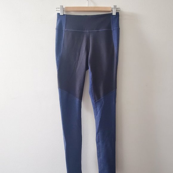Outdoor Voices Warmup 7/8 Legging in Size Small. Navy/Charcoal. - Picture 2 of 4